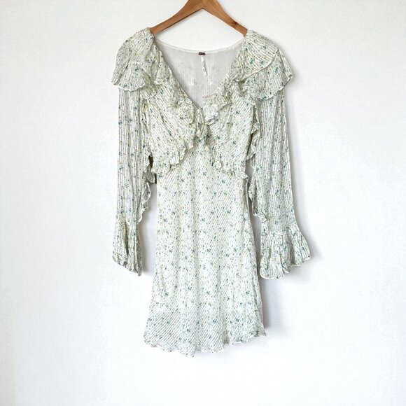 Free People Dresses & Skirts - Free People Sweetest Thing Mini Dress with Ruffles White and Blue Floral Size 0